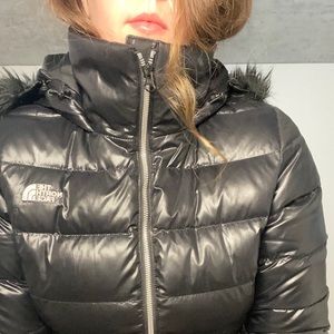 The North Face women’s black puffer coat - sz M 🖤